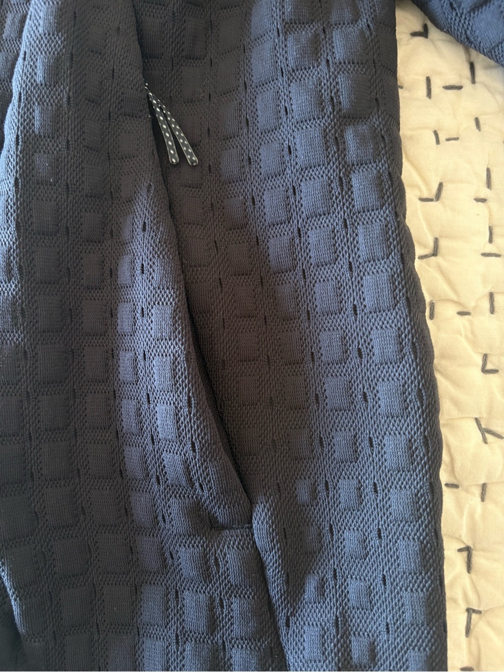 Men's Lululemon Black Textured Crewneck Sweater Large - Picture 2 of 5